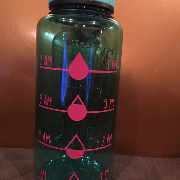 Water bottle with design! - Picture 3 of 4